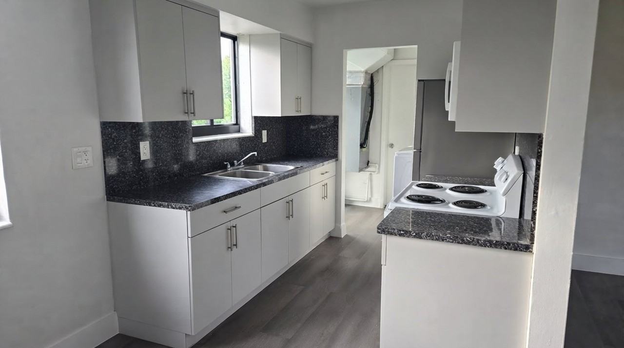 305 N 58th Ave #1 - Photo 6 of 19