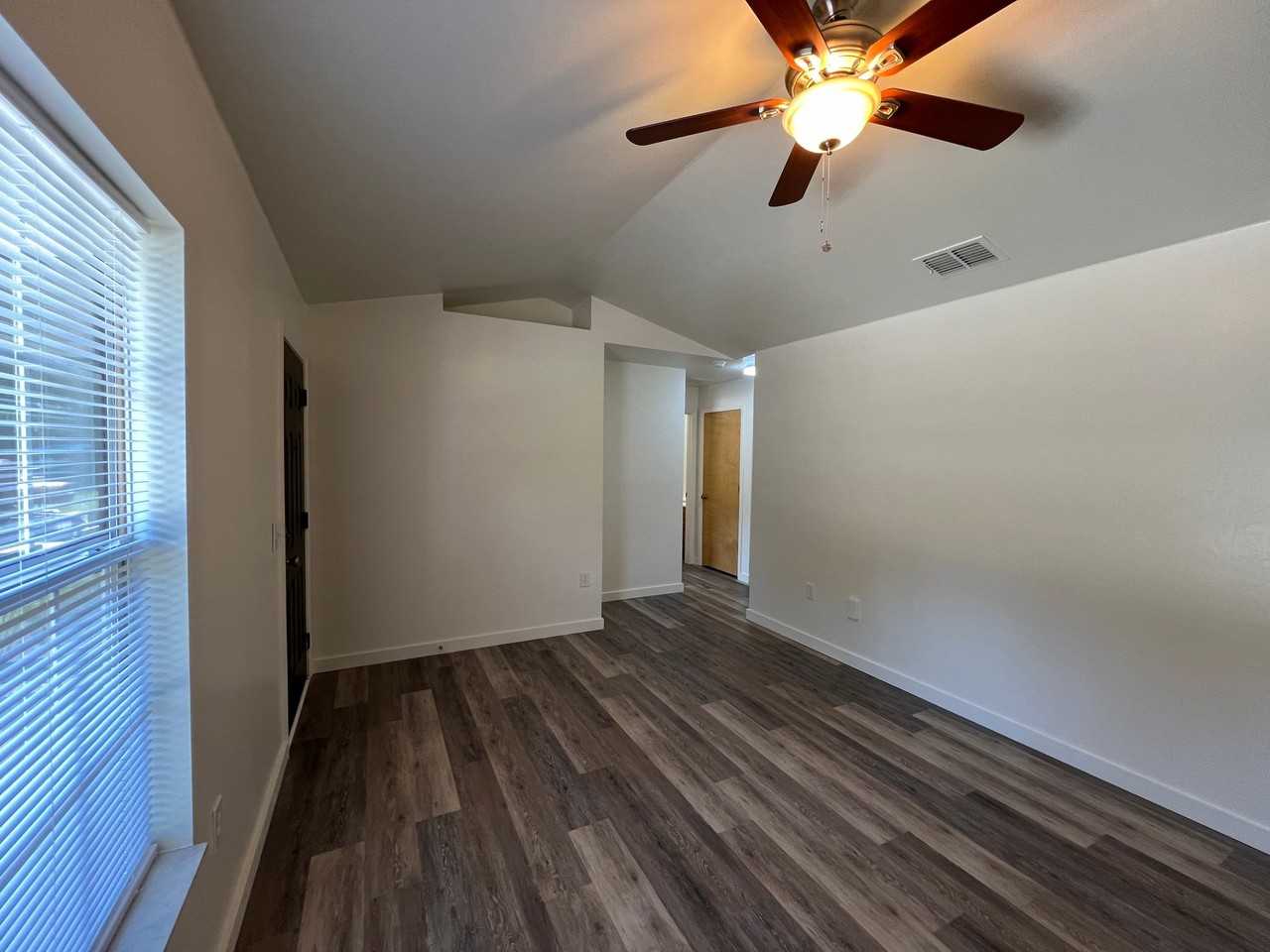 1427 N Paris St #B - Photo 3 of 14