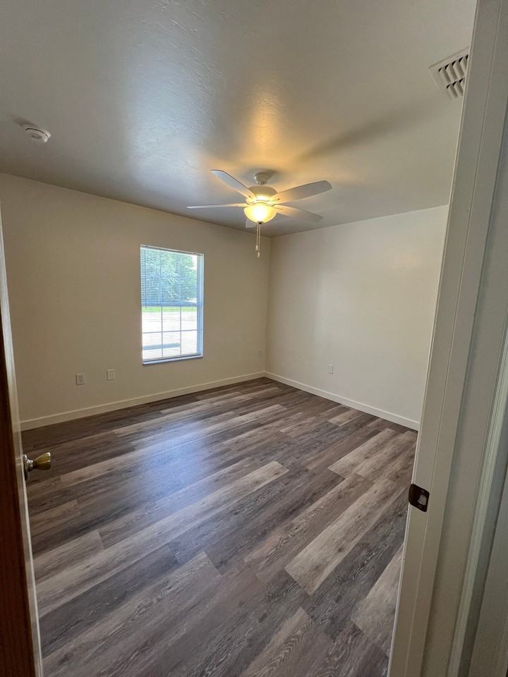 1427 N Paris St #B - Photo 4 of 14
