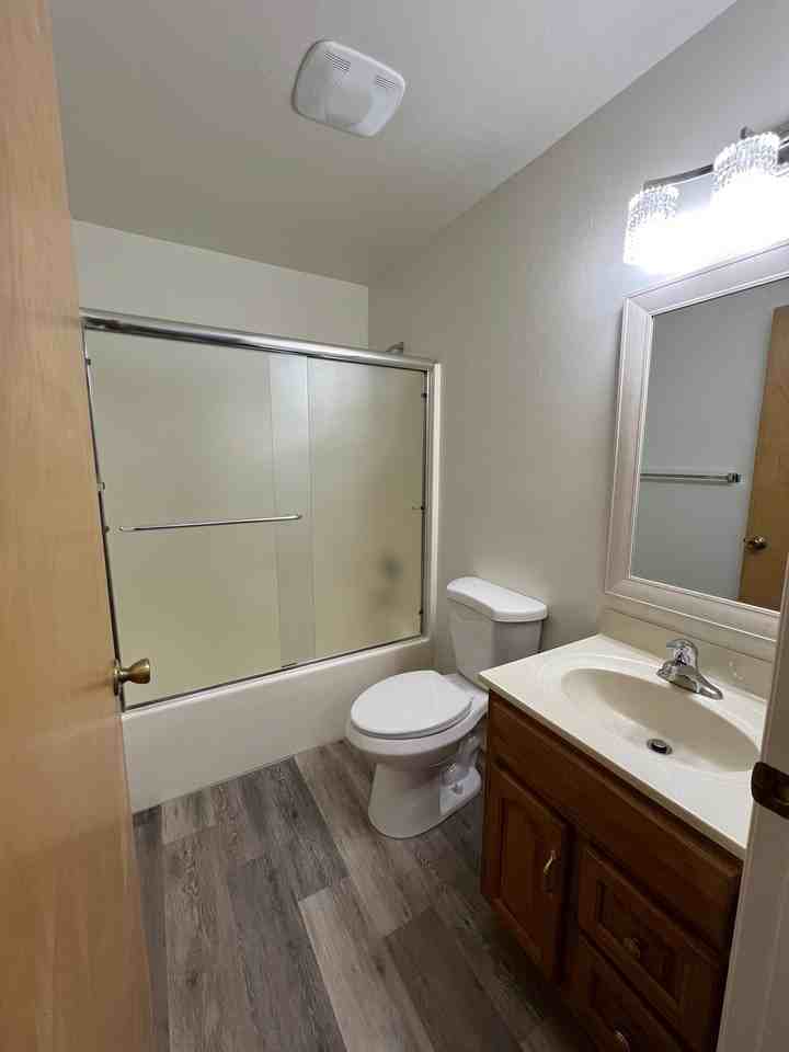 1427 N Paris St #B - Photo 7 of 14