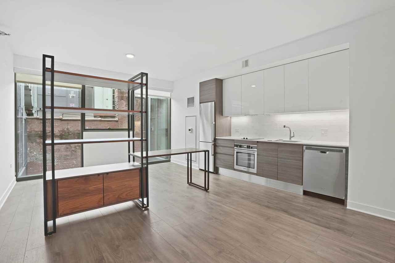 235 W Hubbard St - Photo 2 of 11