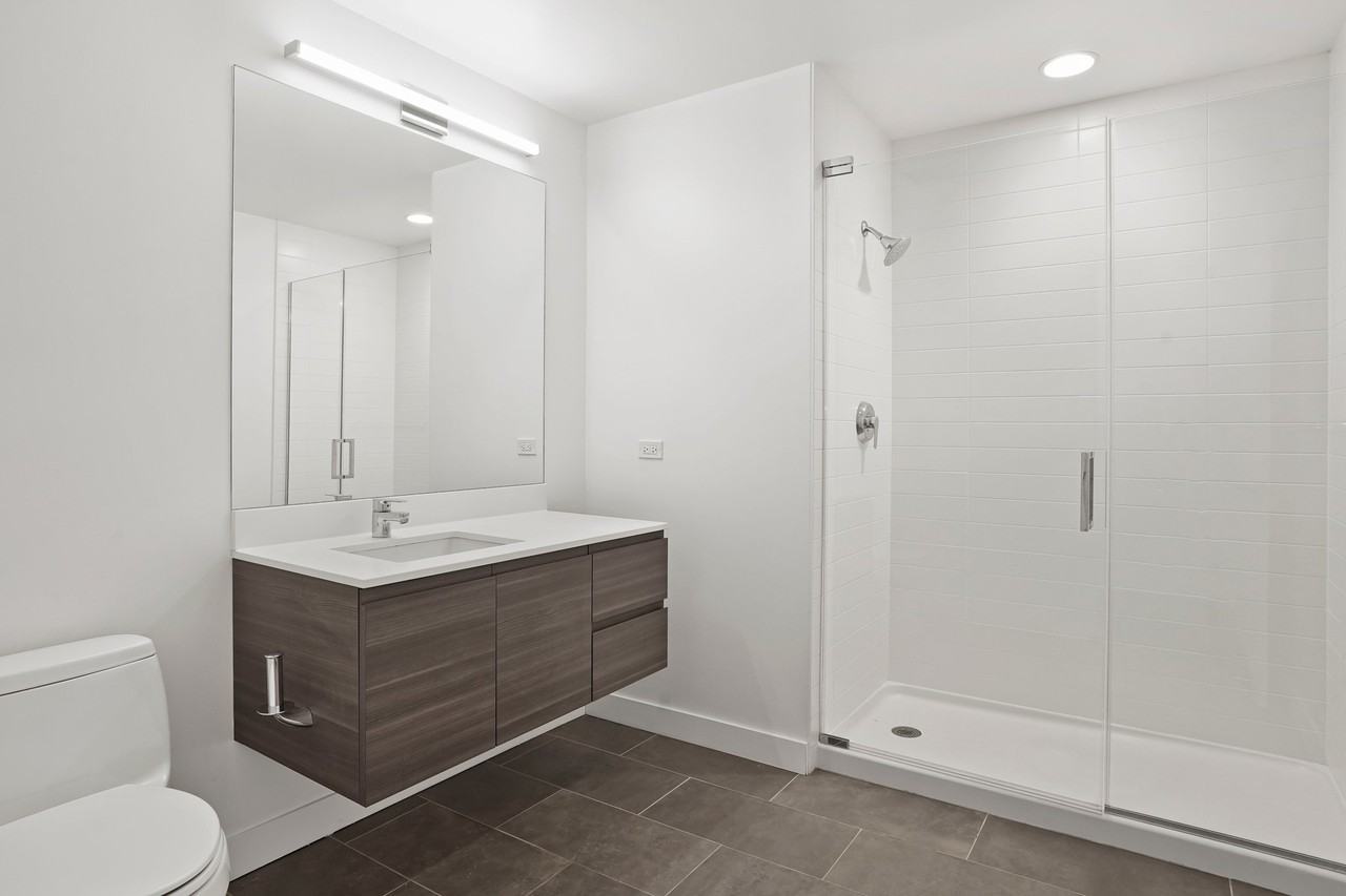 235 W Hubbard St - Photo 5 of 11