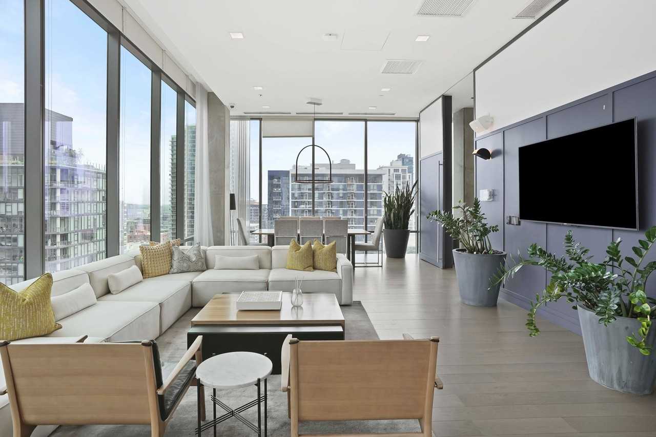 235 W Hubbard St - Photo 6 of 11