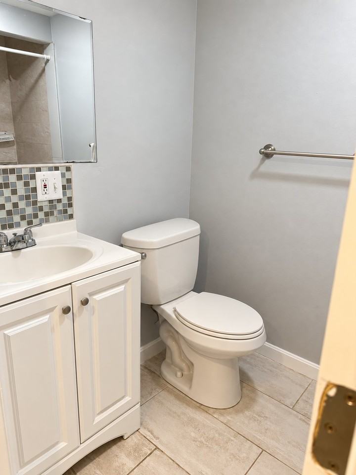 118 Francis Ave - Photo 4 of 8