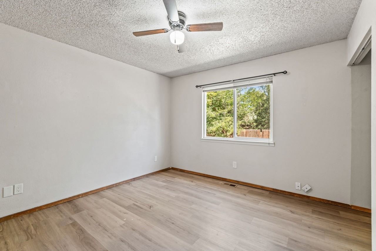 1958 Copper Creek Dr - Photo 5 of 10