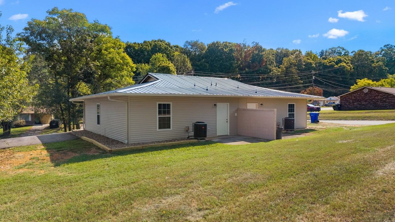 814 Gaston St - Photo 5 of 20