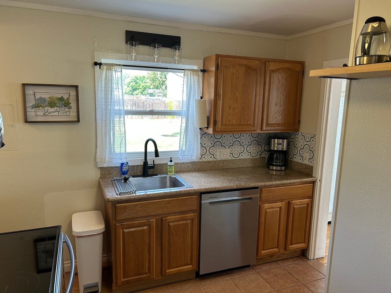 1011 Mcpherson Ave - Photo 6 of 20
