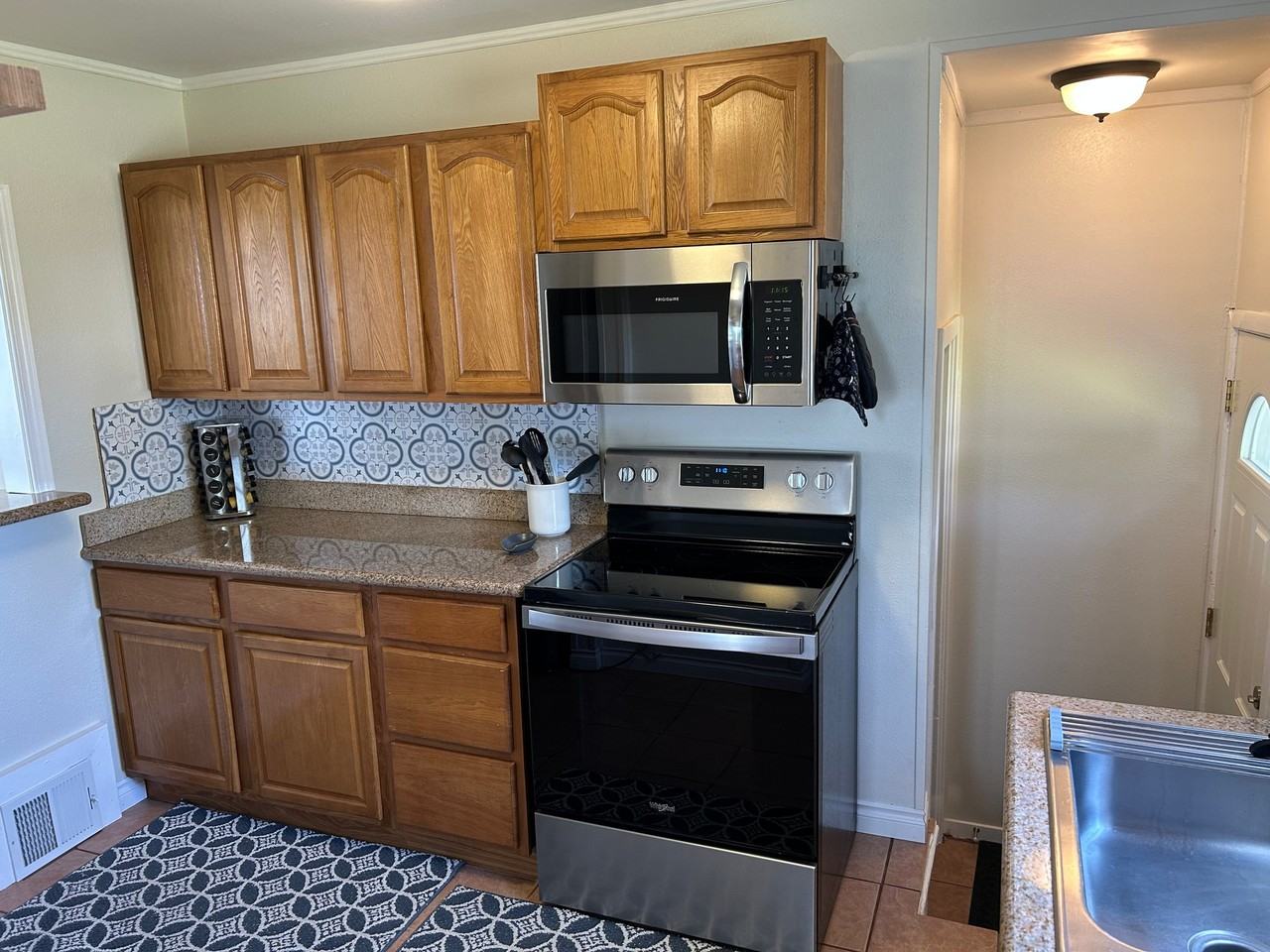 1011 Mcpherson Ave - Photo 7 of 20