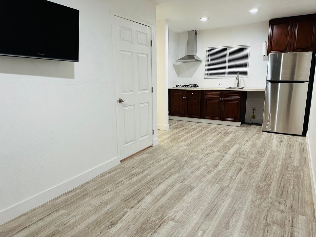 2707 Cridge St - Photo 2 of 8