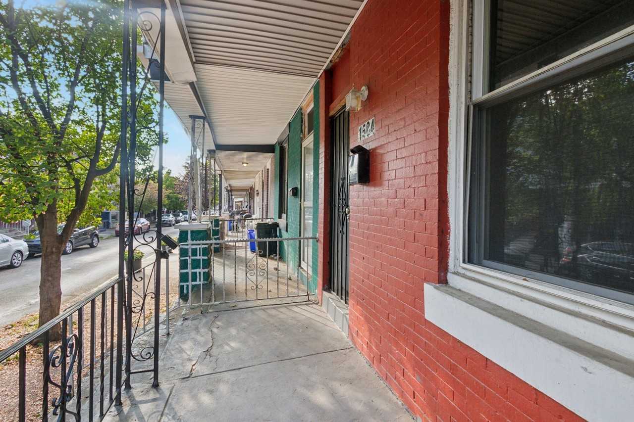 1504 S Lindenwood St - Photo 3 of 16