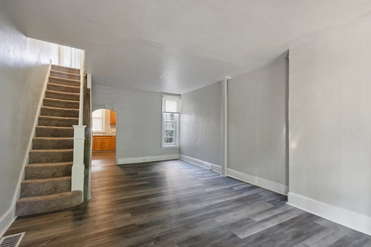 1504 S Lindenwood St - Photo 4 of 16