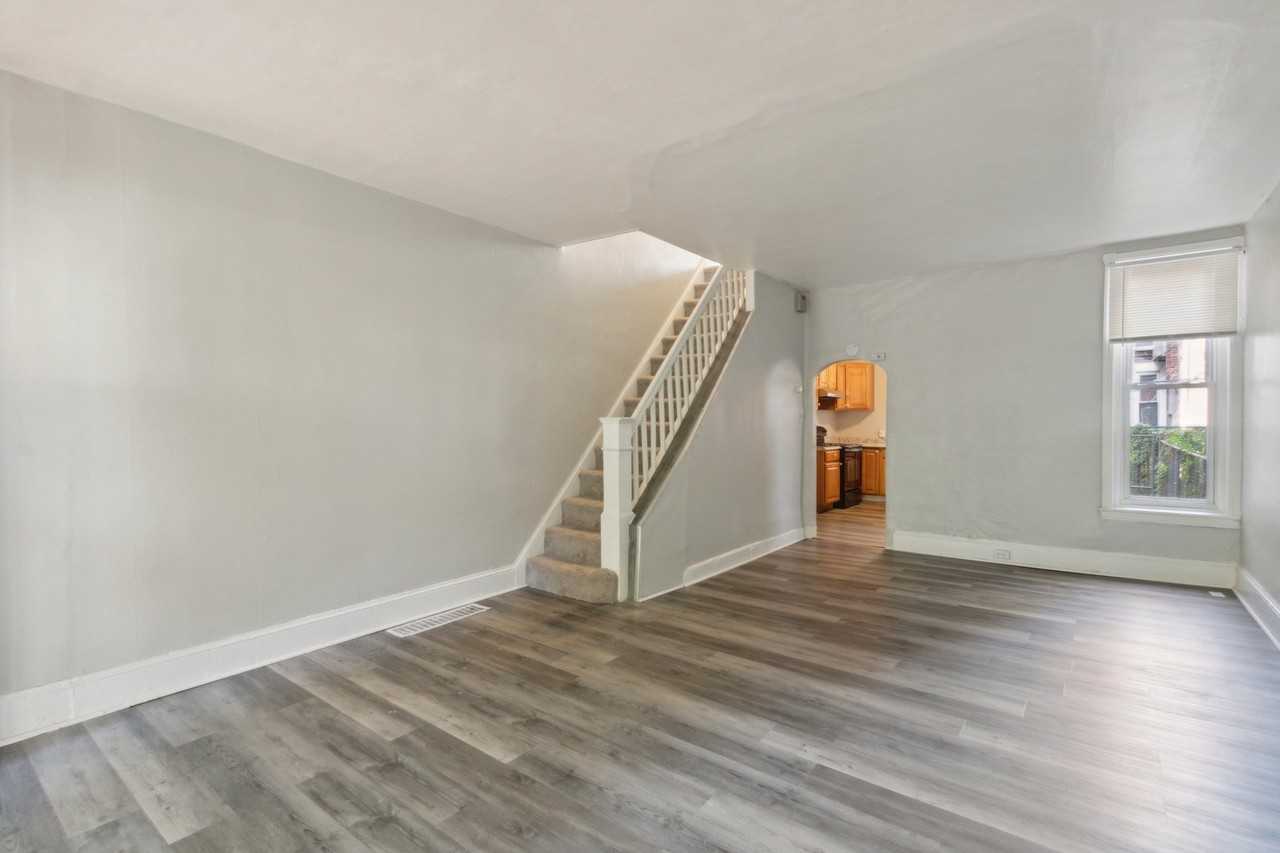 1504 S Lindenwood St - Photo 5 of 16