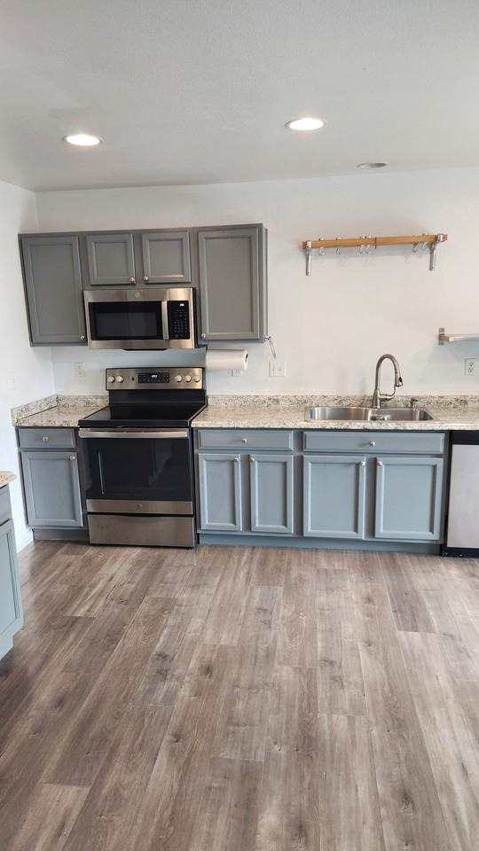 2482 E 110th Pl - Photo 4 of 18