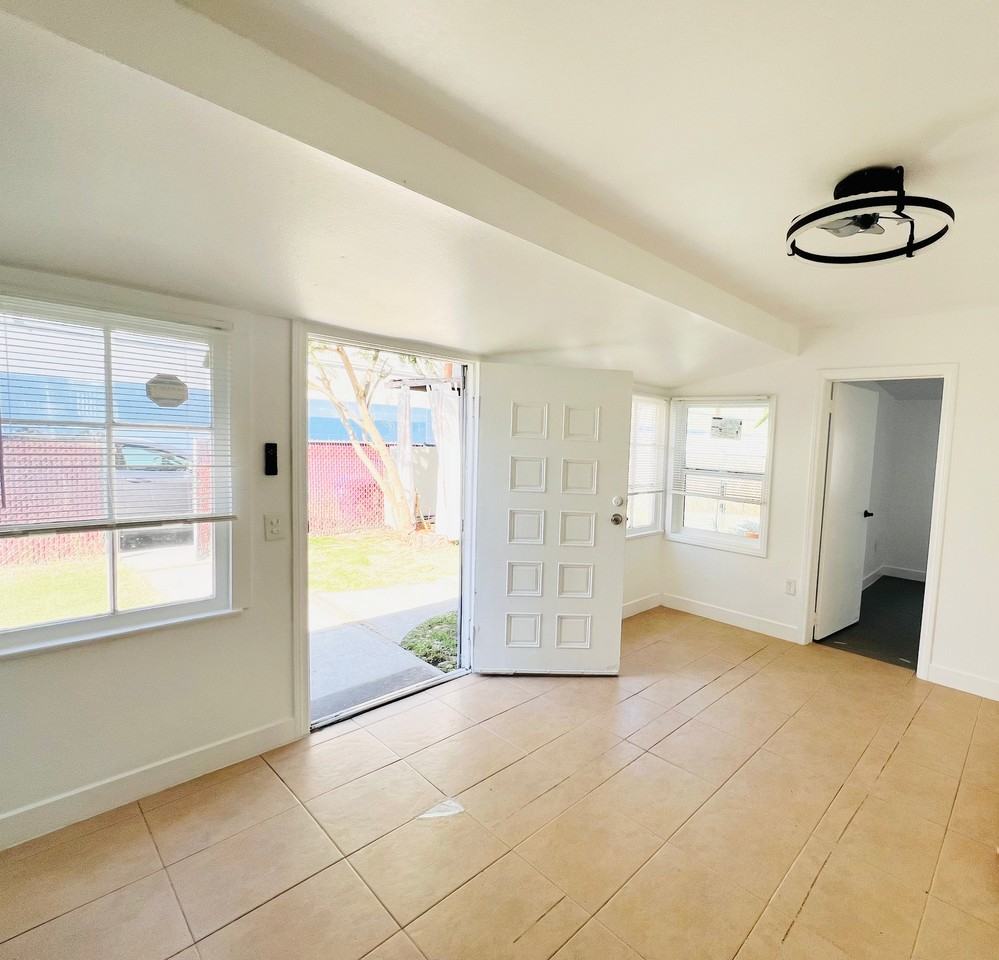 25812 Reed St - Photo 3 of 10