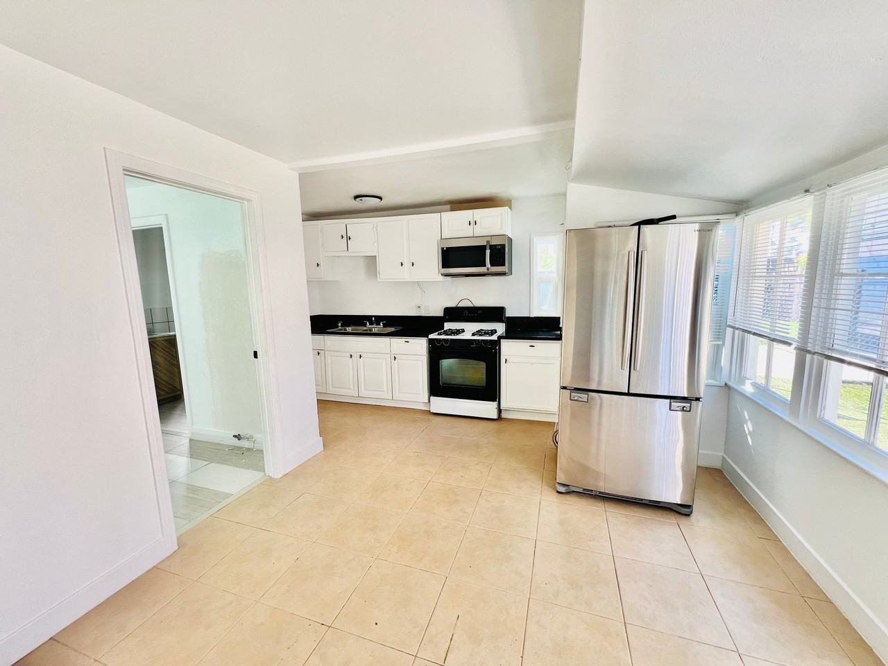25812 Reed St - Photo 4 of 10