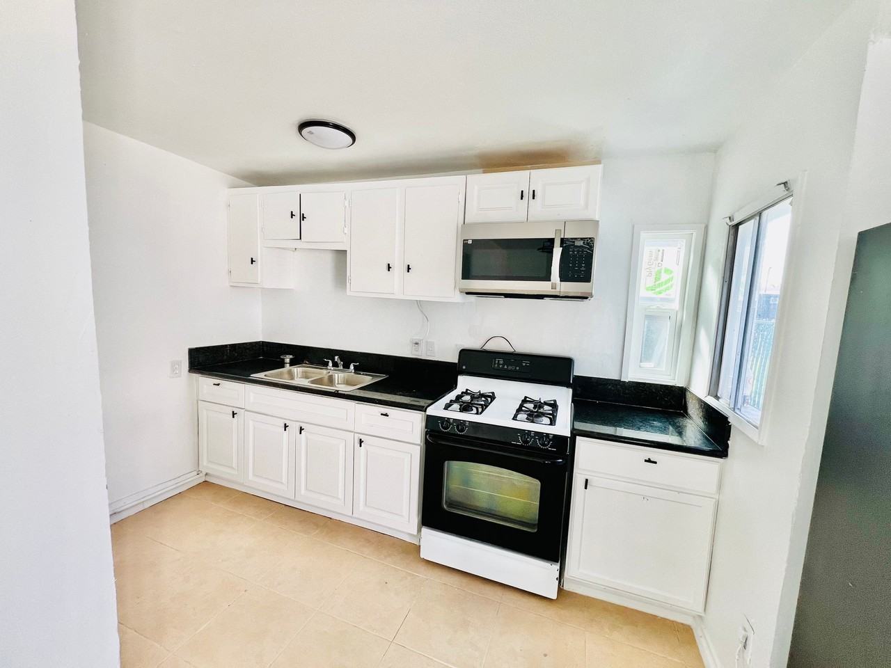 25812 Reed St - Photo 5 of 10