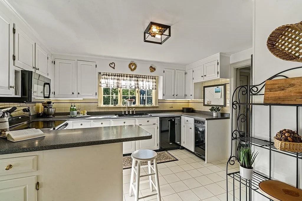 105 Faxon Park Rd - Photo 3 of 10