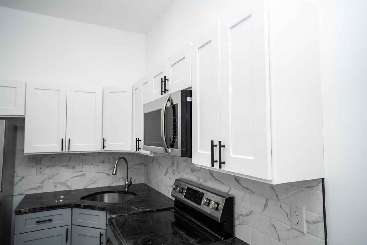 1325 S 52nd St - Photo 7 of 13