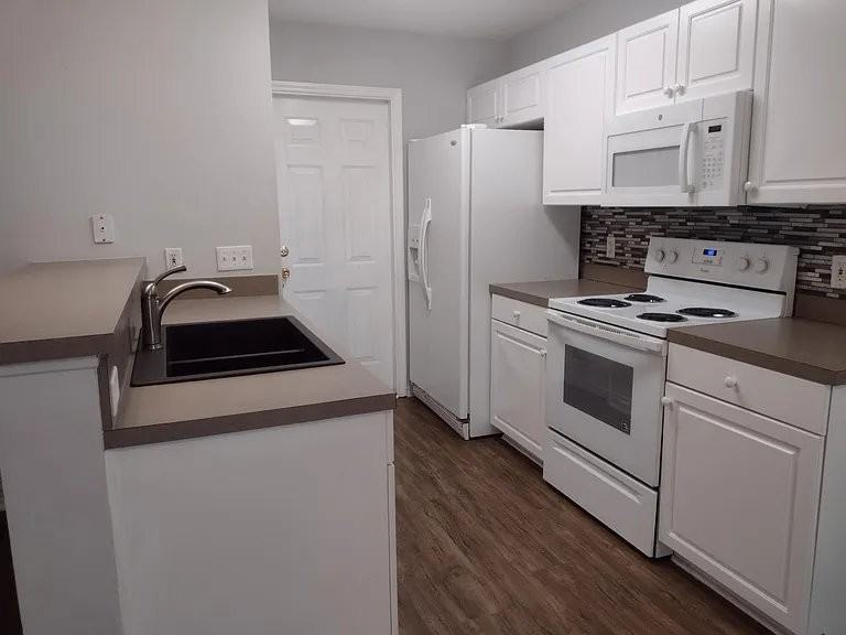 325 Apple Dr - Photo 3 of 19