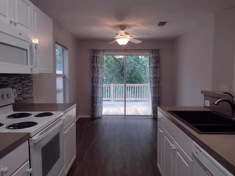 325 Apple Dr - Photo 4 of 19