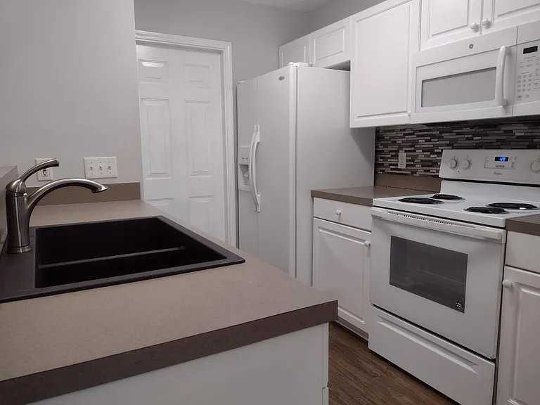 325 Apple Dr - Photo 6 of 19