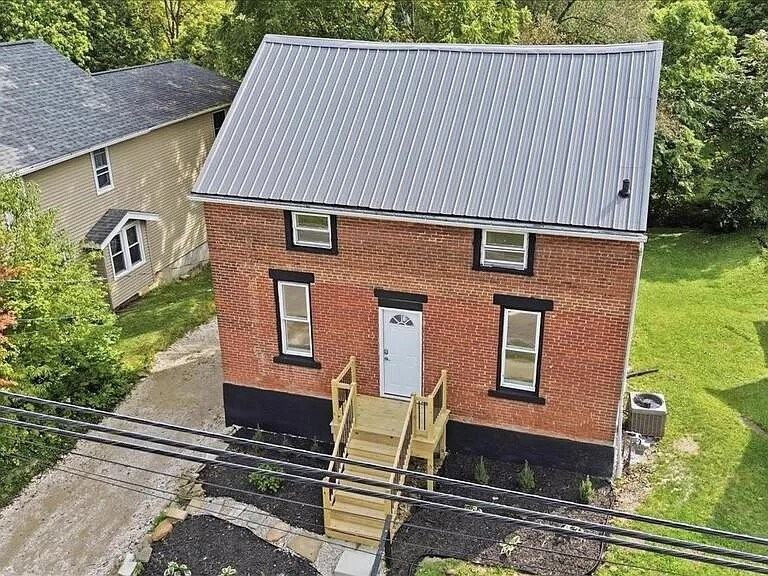 719 W Main St - Photo 3 of 5