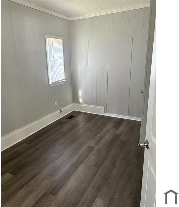 4305 Pulaski St - Photo 4 of 11