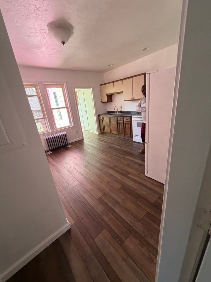 25 Woodbine St #2 - Photo 7 of 9