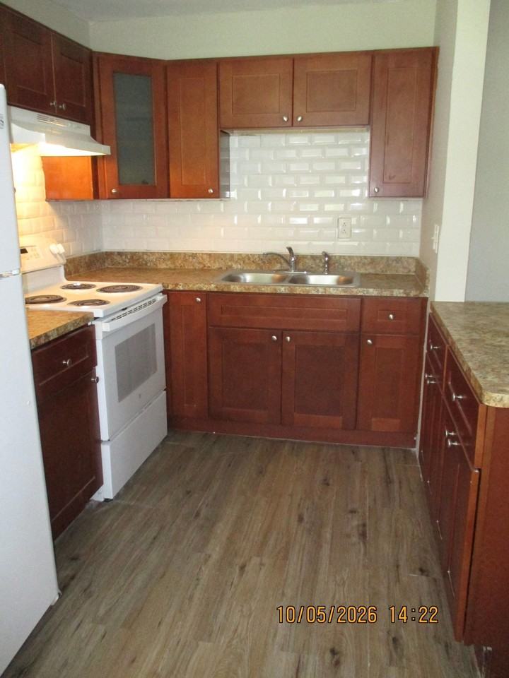 228 S Keech St - Photo 2 of 15