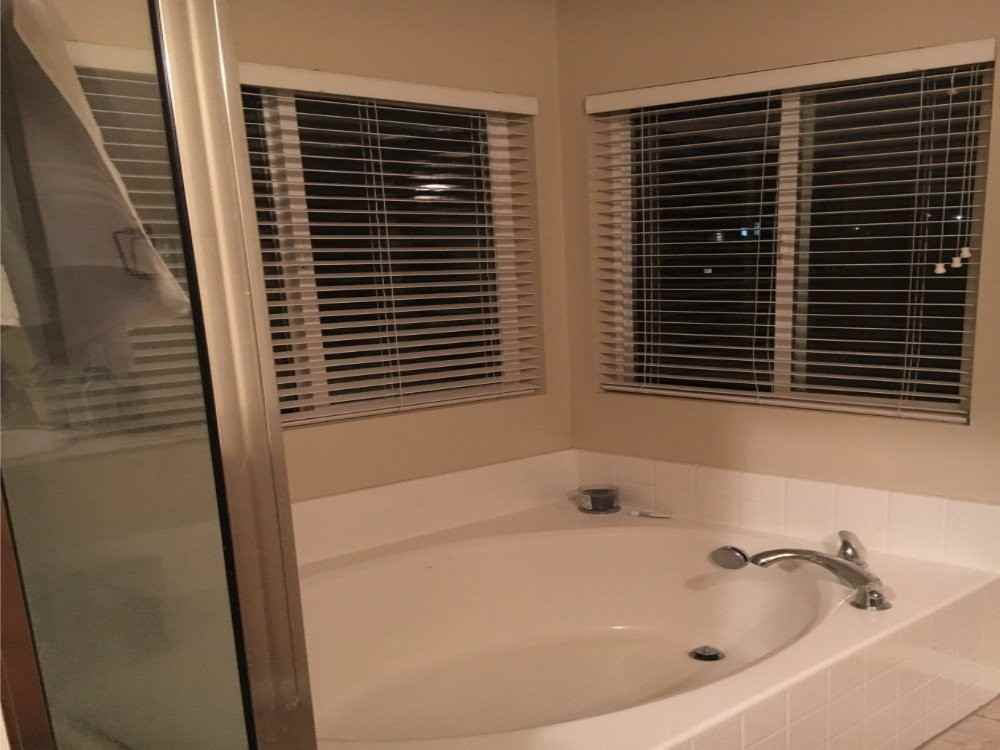 2828 W Shady Bend Ln - Photo 6 of 9
