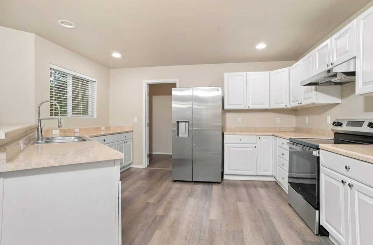 21707 Se 298th Pl - Photo 2 of 9