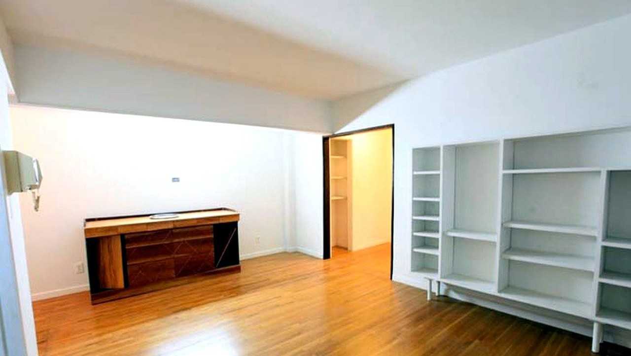 571 Academy St - Photo 4 of 13
