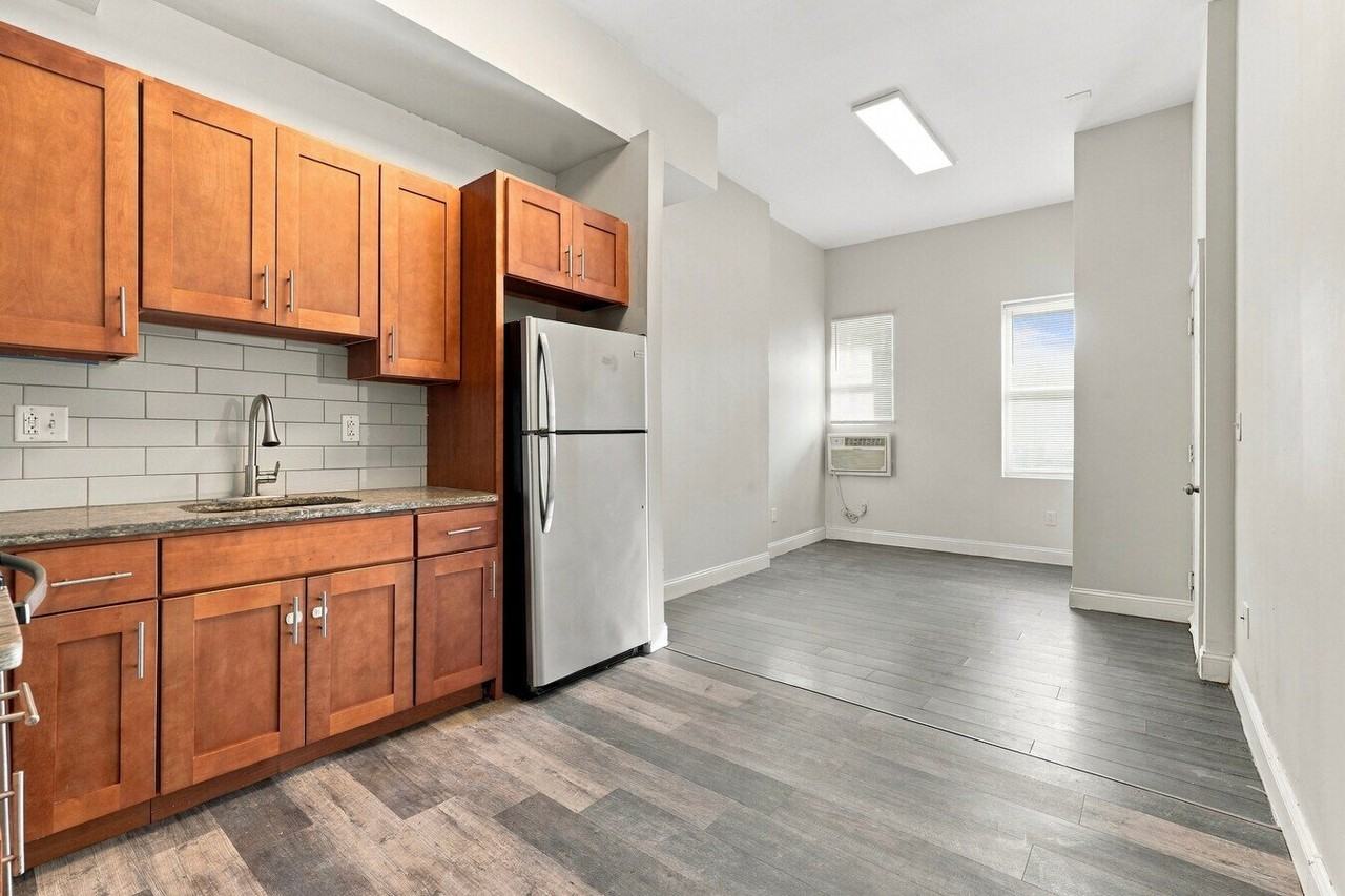 2120 N 8th St #2120N8thST - Photo 4 of 14