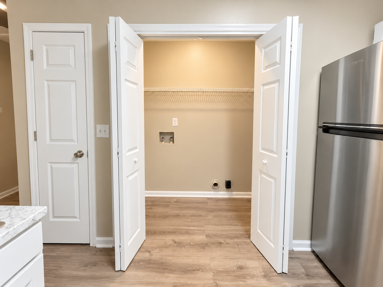 923 E Estates Blvd - Photo 5 of 9