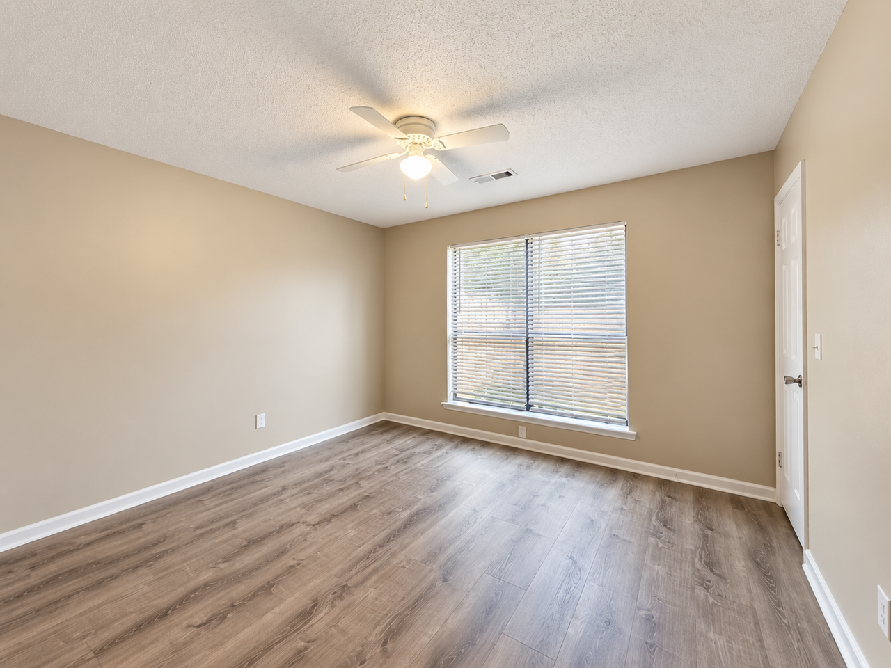 923 E Estates Blvd - Photo 7 of 9