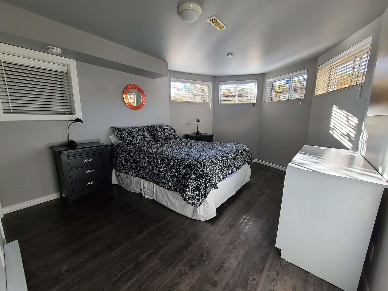 2626 33 St Sw - Photo 2 of 9