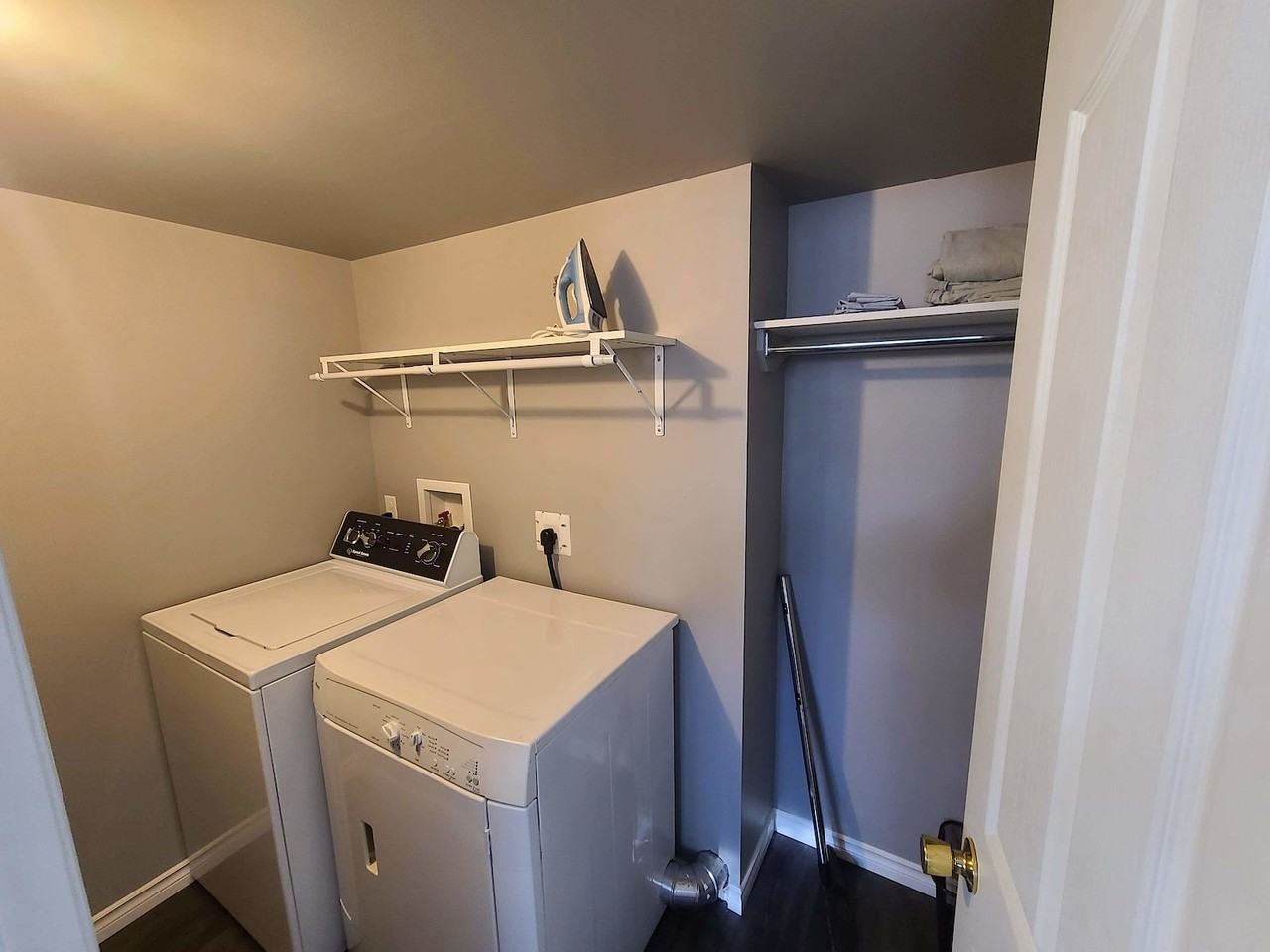 2626 33 St Sw - Photo 4 of 9