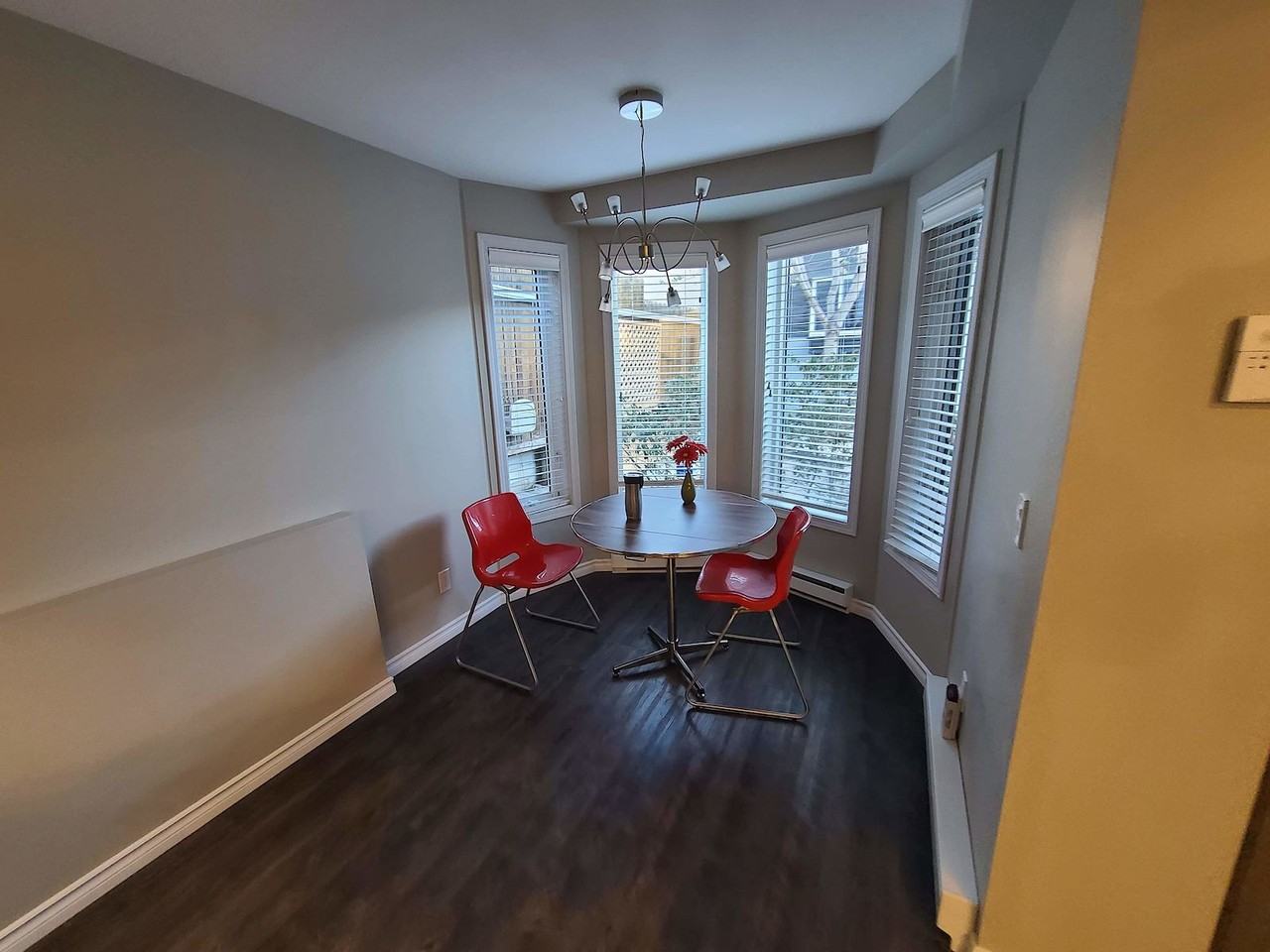 2626 33 St Sw - Photo 5 of 9