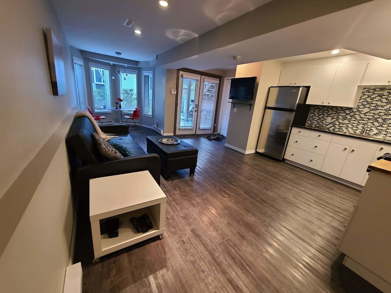 2626 33 St Sw - Photo 7 of 9
