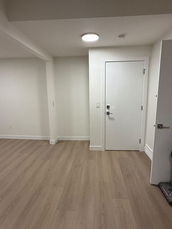 539 10 Ave Ne - Photo 7 of 19