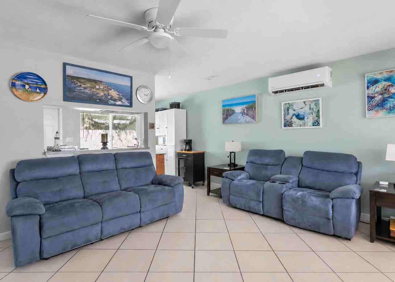 1317 Se 22nd Ave #3 - Photo 3 of 14