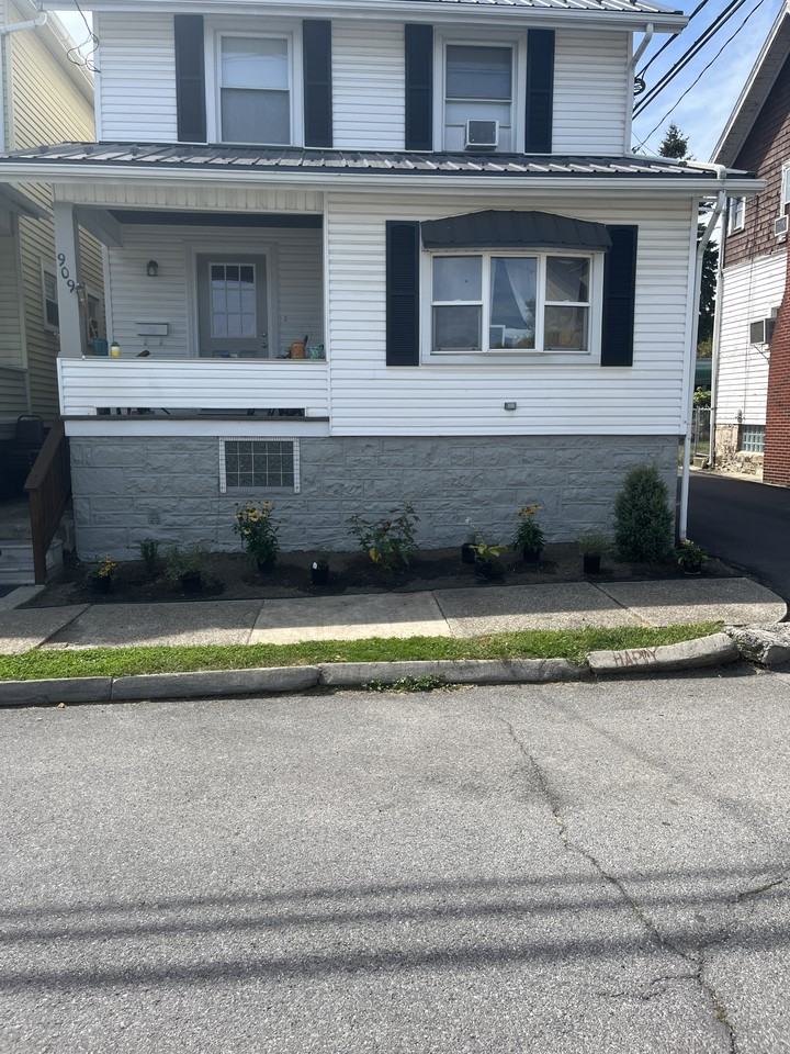 909 28th St #NA - Photo 2 of 13