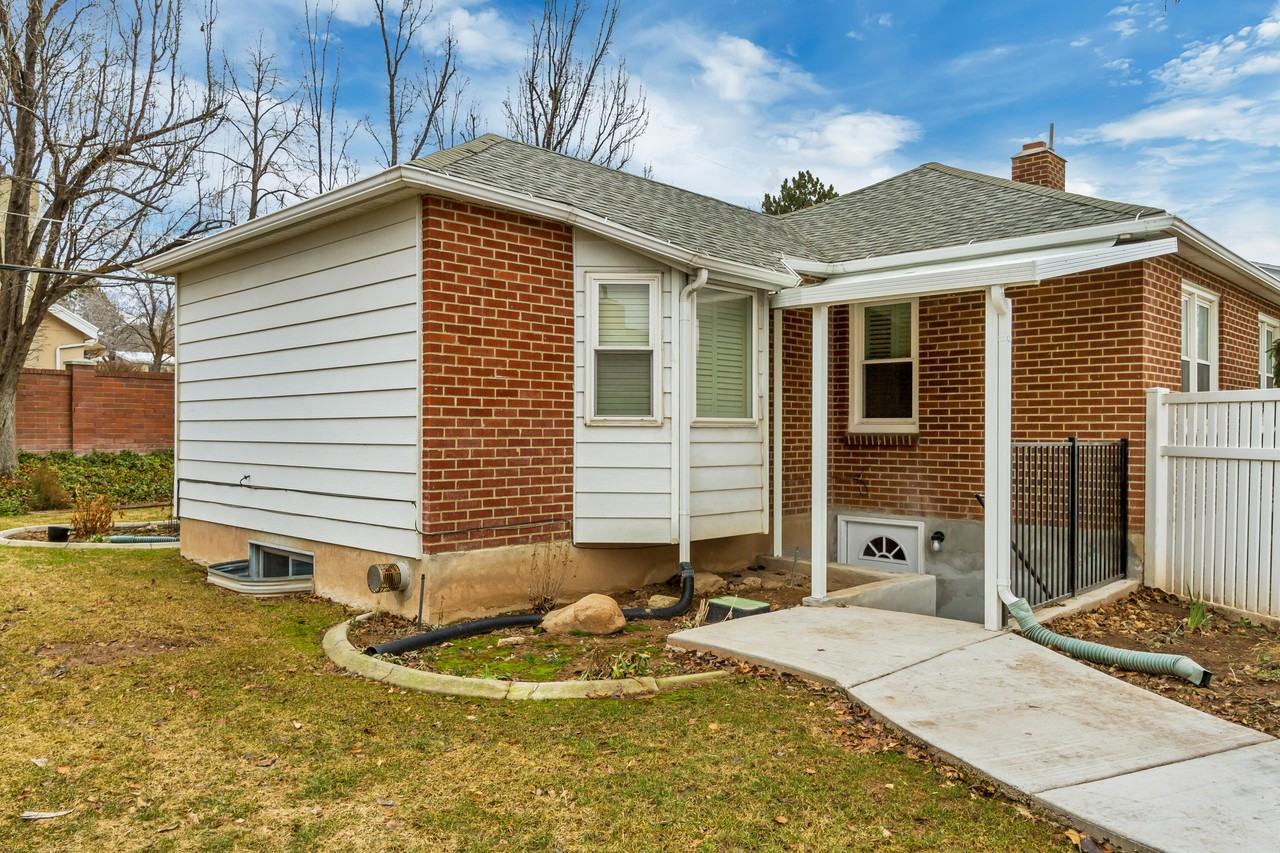 2925 S White Cir #NA - Photo 2 of 16