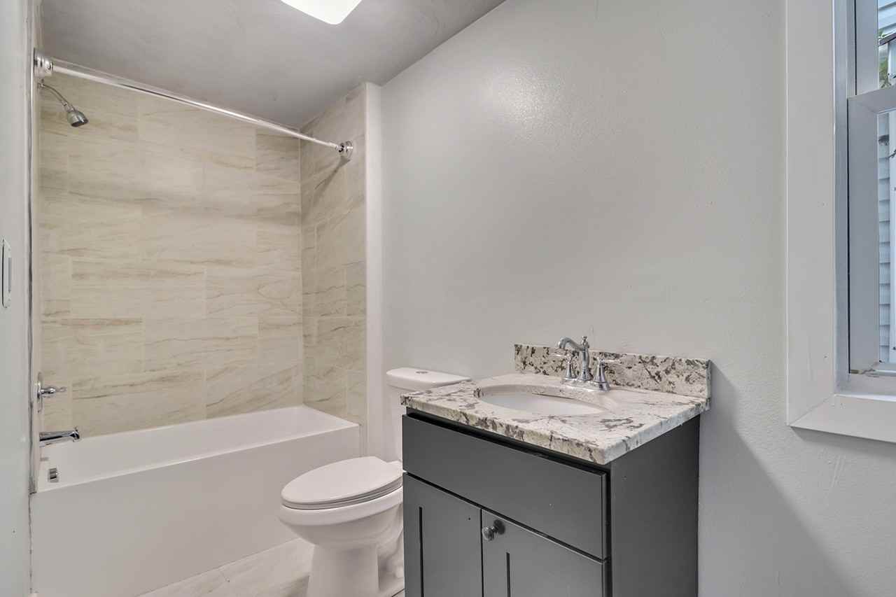 833 Fremont St #1 - Photo 2 of 20