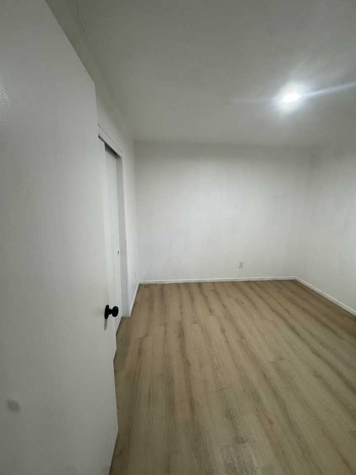 515 N Santa Monica St #NA - Photo 7 of 10