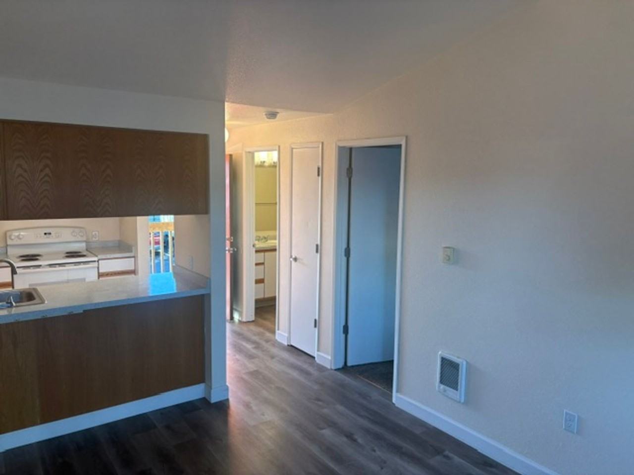 #400 BAYVIEW BY THE SEA APARTMENTS - Photo 3 of 6