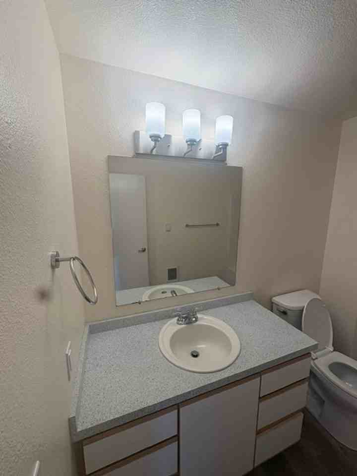 #400 BAYVIEW BY THE SEA APARTMENTS - Photo 4 of 6