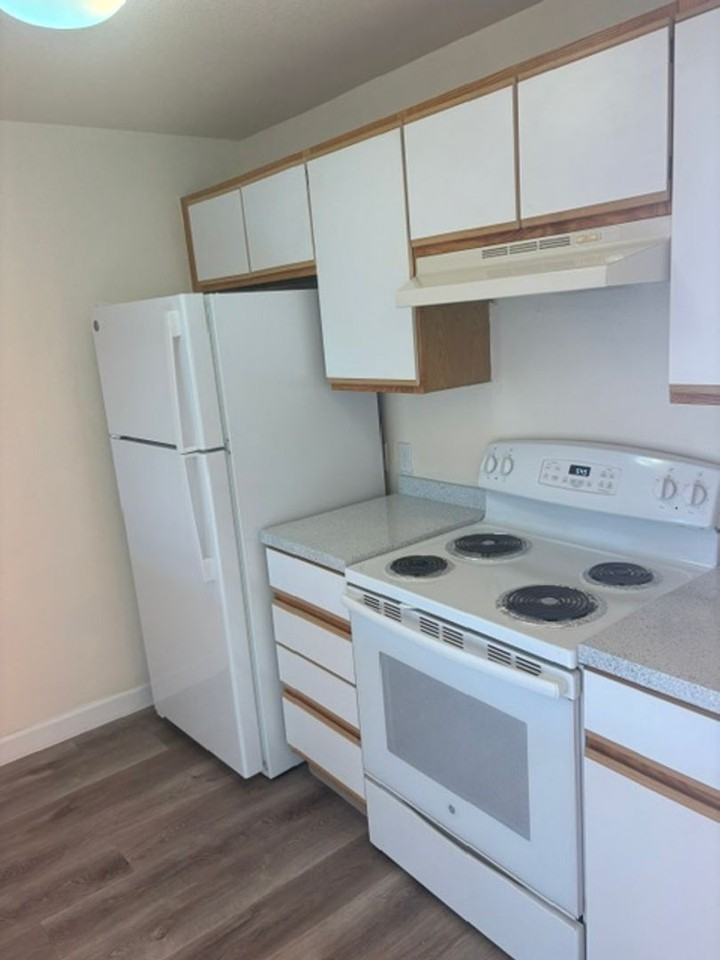 #400 BAYVIEW BY THE SEA APARTMENTS - Photo 5 of 6