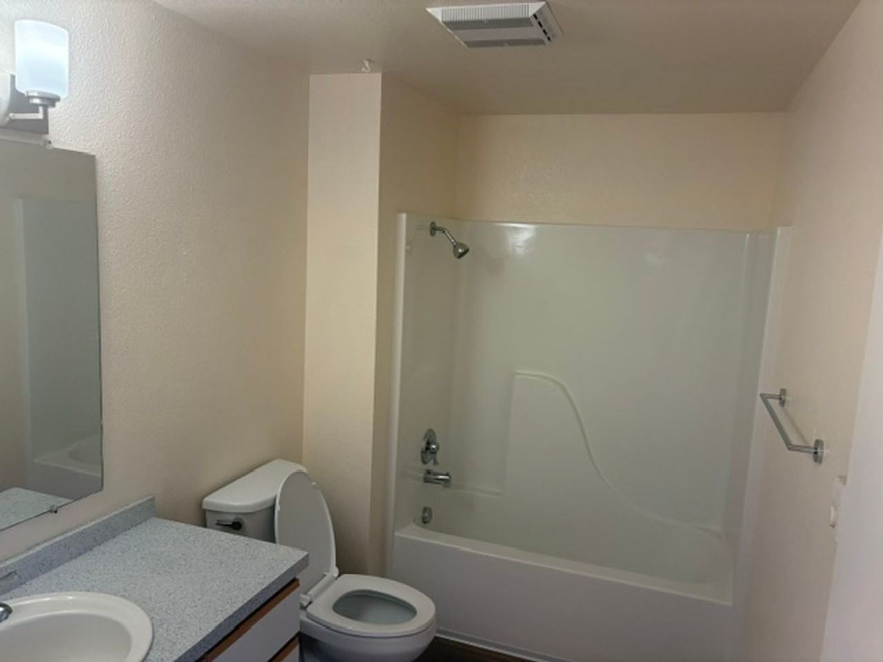 #400 BAYVIEW BY THE SEA APARTMENTS - Photo 6 of 6