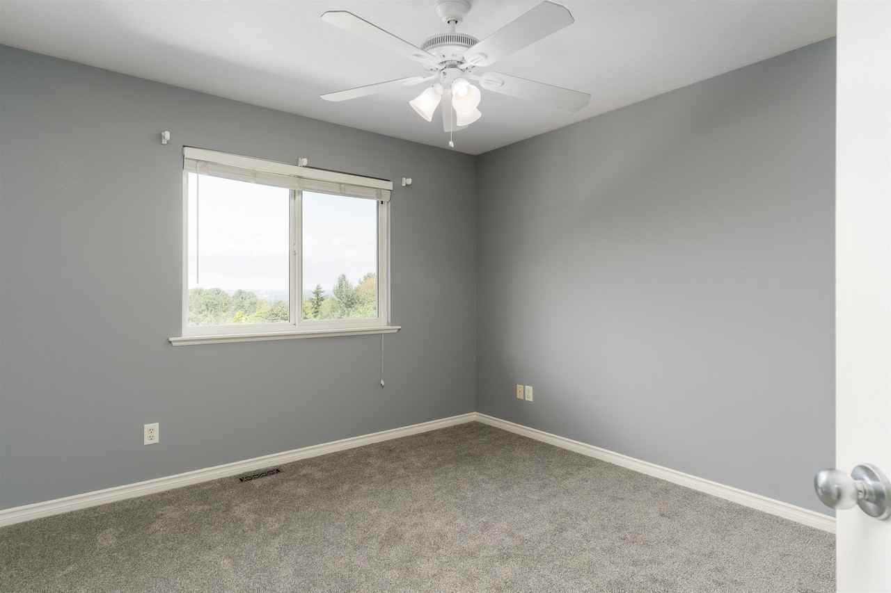35487 Strathcona Court - Photo 7 of 12